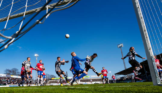 Landskrona BOIS är nära att göra 1-0 men bollen går i