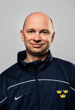 Inför VM i ishockey så poserar Stefan Ladhe,