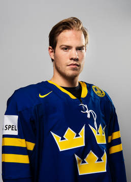 Inför VM i ishockey så poserar Oscar Lindberg, Sverige,
