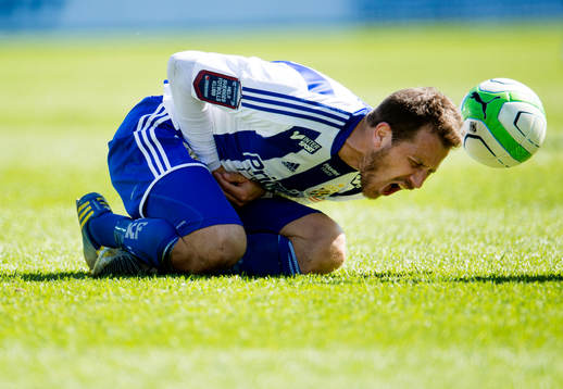Tobias Hysén, IFK Göteborg, fick en spark i magen