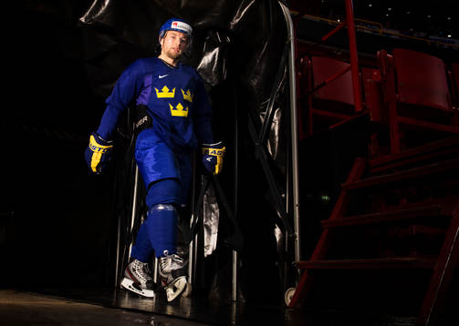 Fredrik Pettersson på väg in till Sveriges träning