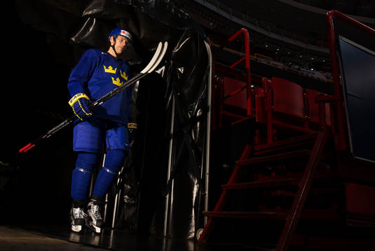 Henrik Tallinder på väg in till Sveriges träning