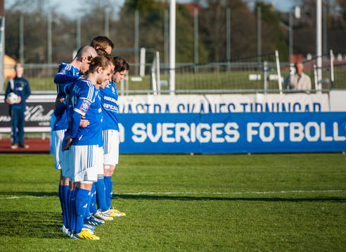 Spelarna hade en tyst minut till minnet utav AIKs