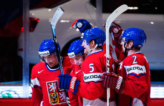 Tjeckiens Radim Vrbata (näst längst till vänster)