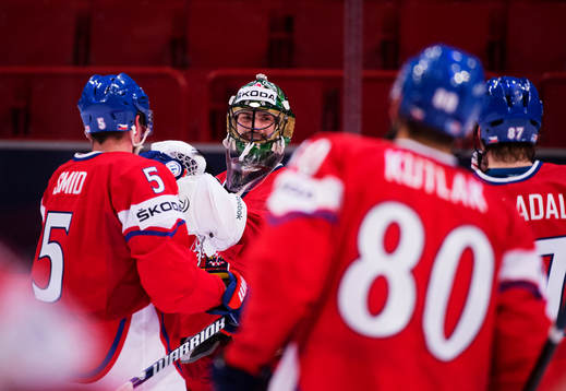 Tjeckiens målvakt Alexander Salak jublar