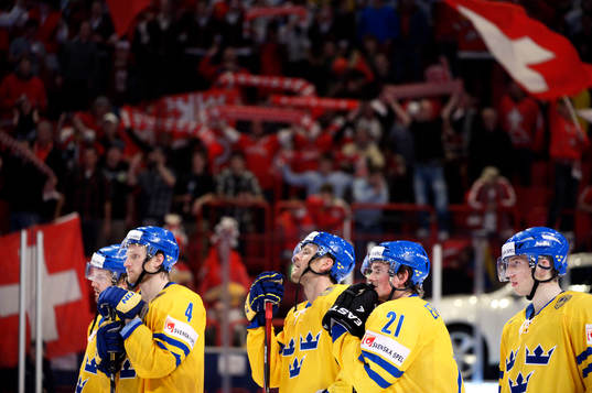 Svenska laget med nr 21 Loui Eriksson deppar