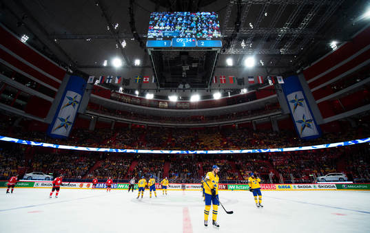 Fullt på läktarna i Globen när matchen mellan Sverige