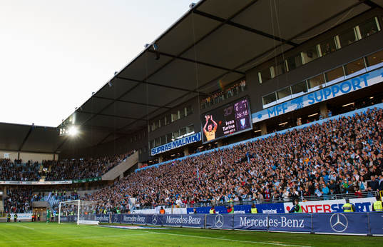 Ivan Turina, målvakt, AIK, hedras publiken