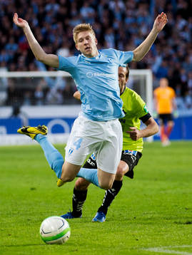Simon Kroon, Malmö FF, fälls av Mathias Florén, IFK