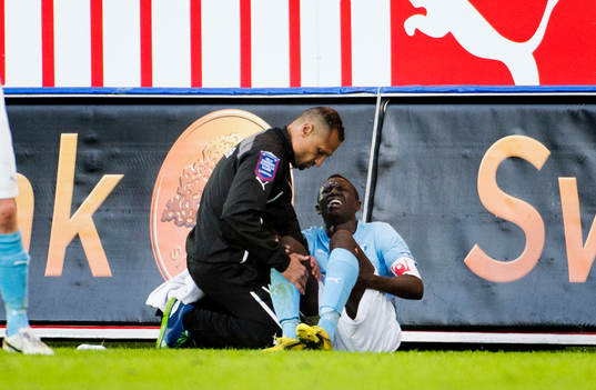 Pa Konate, Malmö FF, utgår skadad
