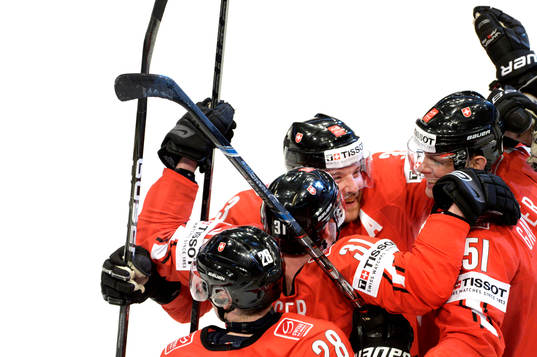 Ryan Gardner, Schweiz (th) gratuleras
