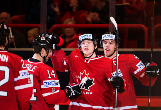 Kanadas Jordan Eberle, Matt Duchene och Taylor Hall jublar