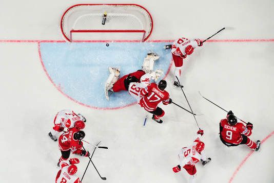 Kanadas Matt Duchene (h) skjuter in 1-1 i matchen mellan