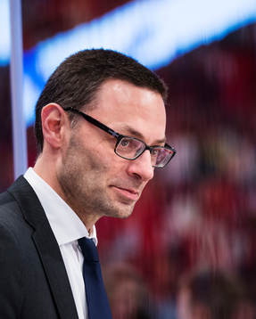 Sverige assisterande tränare Peter Popovic i matchen