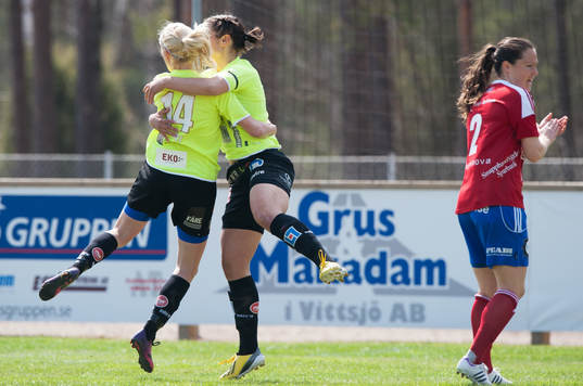0-1 Josefine Öqvist. Kristianstad, som grattas av Marija