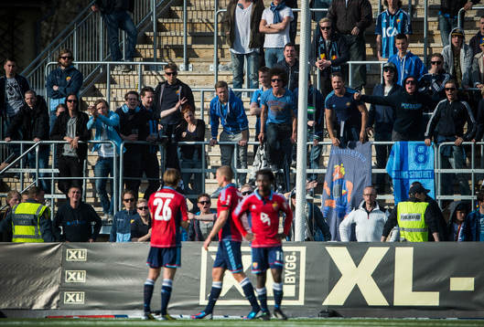Besvikna Djurgårdssupportrar på Kopparvallen