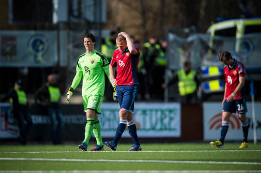 Kenneth Høie, målvakt, och Mattias Östberg, Djurgården
