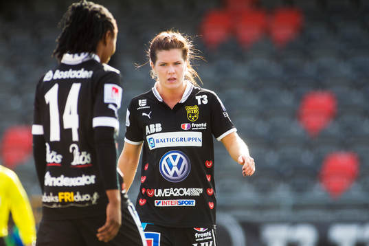 s Hanna Folkesson och nr 14, Ogonna Chukwudi, i omgång 4 i
