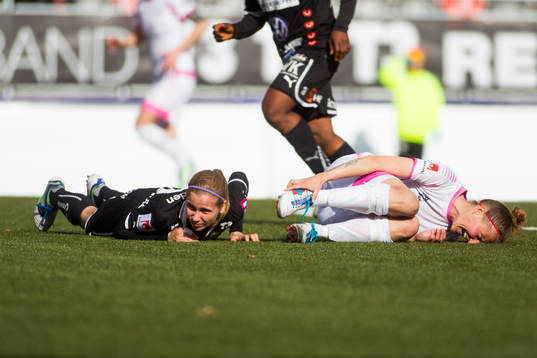 s nr 33, Tuija Hyyrynen, och Malmös nr 31, Anja Mittag