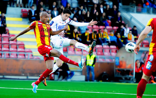 Helsingborgs nr 20 Alejandro Bedoya och Syrianska nr 4