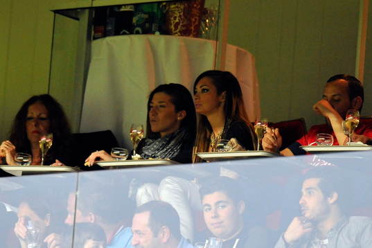 Emilie NEF NAF  EN TRIBUNE  - Copine de Jeremy MENEZ  -