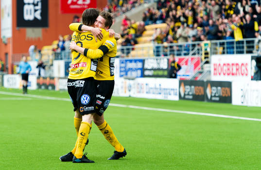 Lasse Nilsson gratulerar Marcus Rohdén, Elfsborg