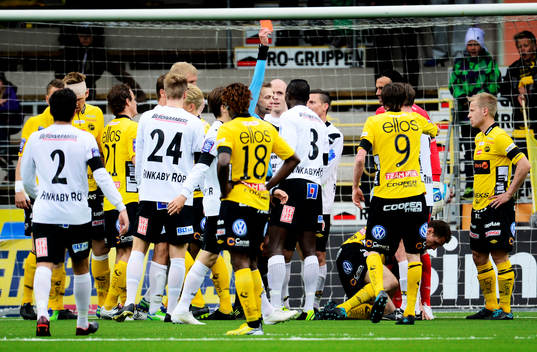 Gbenga Arokoyo, Mjällby får rött kort