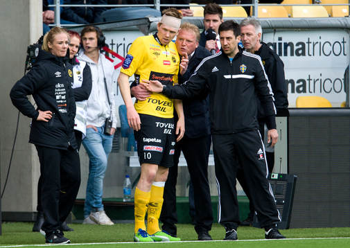 Jörgen Lennartsson, tränare, Elfsborg, pratar med David
