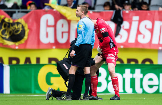 Kevin Stuhr-Ellegaard, målvakt, Elfsborg, får låret