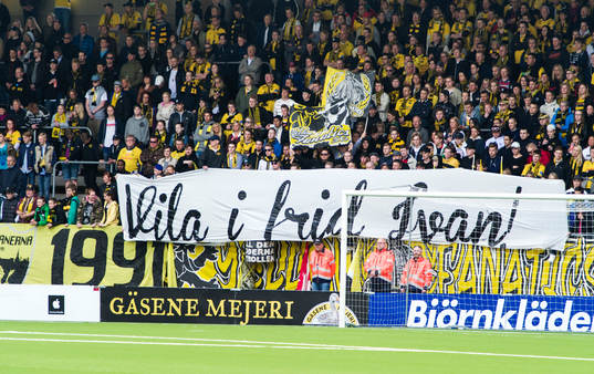 Elfsborgs supportrar har en banderoll med texten, Vila i