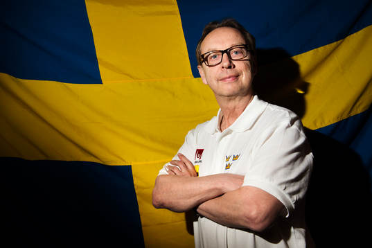 Förbundskapten Pär Mårts poserar framför en svensk