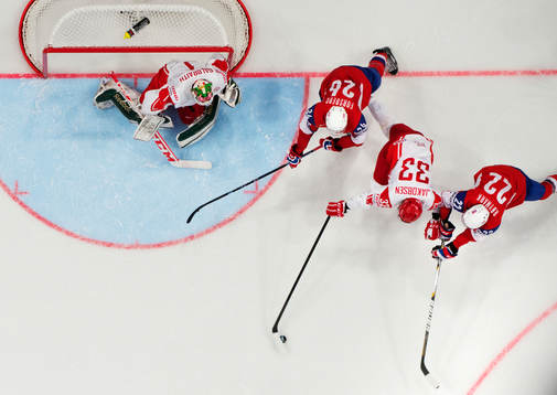 Norges Kristian Forsberg och Martin Röymark kämpar mot