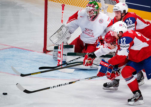 Norges Martin Röymark och Kristian Forsberg stoppar