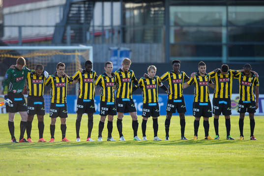 Tyst minut innan matchen för Ivan Turina