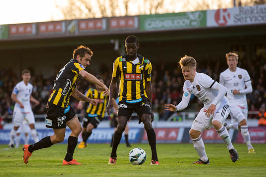 Björn Anklev, Häcken mot Jacob Une Larsson, Brommapojkarna