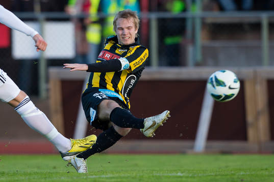 Oscar Lewicki, Häcken prövar skott