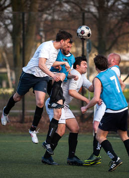 Nickduell mellan spelarna i korplagen Handikappbadets FC