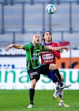 Närkamp mellan Joel Johansson, Gais, och Jonathan Azulay,