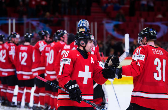 Schweiz Martin Plüss och Mathias Seger jublar