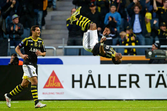 Kennedy Igboananananike, AIK, jublar genom att slå en volt