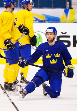 Fredrik Pettersson (h) på Sveriges träning