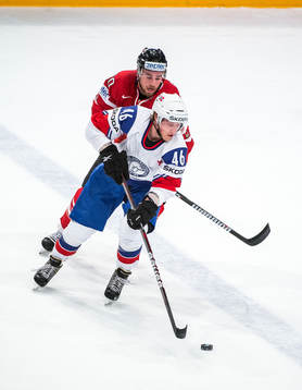 Ryan O´Reilly, Kanada jagar Norges Mathis Olimb