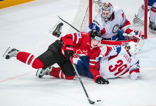 Matt Duchene, Kanada pressar Norges försvar och Henrik