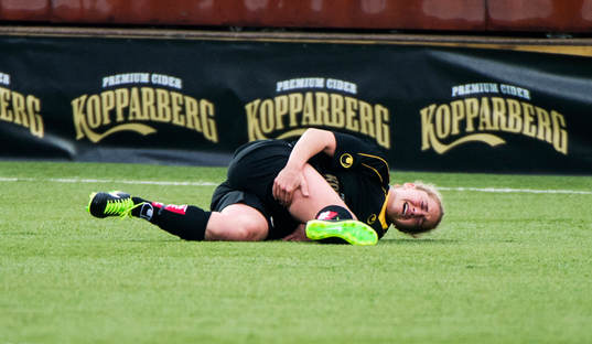 Camille Levin, Kopparbergs Göteborg, ligger skadad på