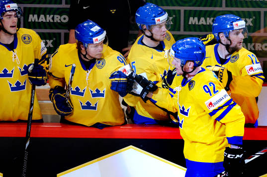 Gabriel Landeskog gratuleras