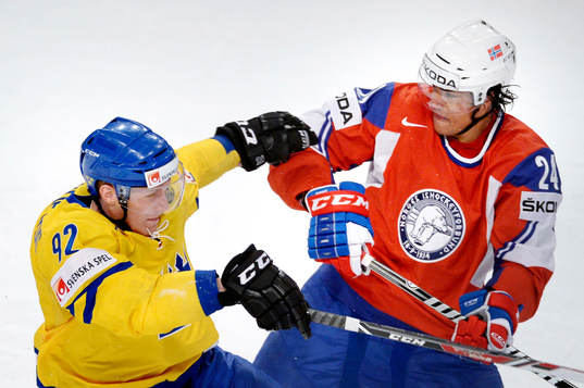 Gabriel Landeskog, Sverige och Andreas Martinsen, Norge