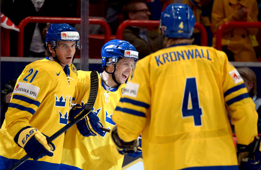 Loui Eriksson, Elias Fälth, och Staffan Kronwall jublar