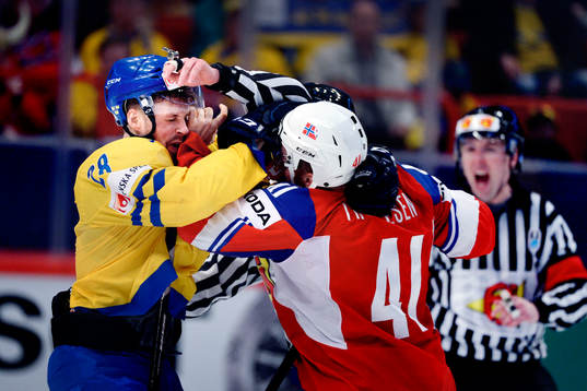 Dick Axelsson, Sverige och Patrick Thoresen, Norge bråkar