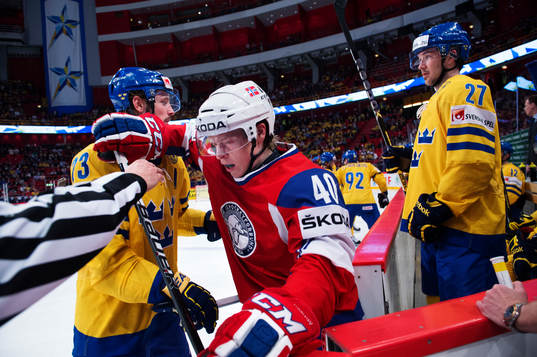 Norges Ken Andre Olimb hamnar mellan Sveriges Niklas