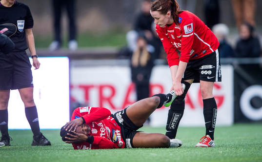 Faith Ikidi, Piteå skadas